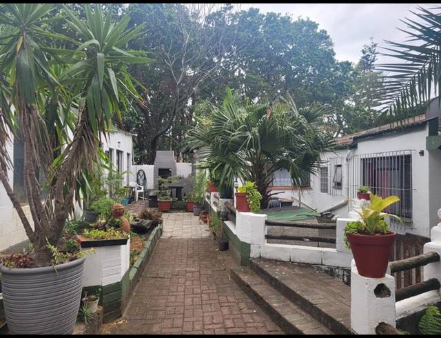 10 BEDROOM HOUSE FOR SALE IN MANABA BEACH